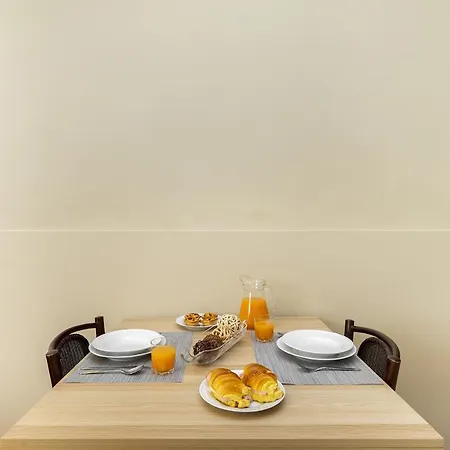 Whome Urban Comfort: 1-br Near Airport & Train Station Lejlighed *
