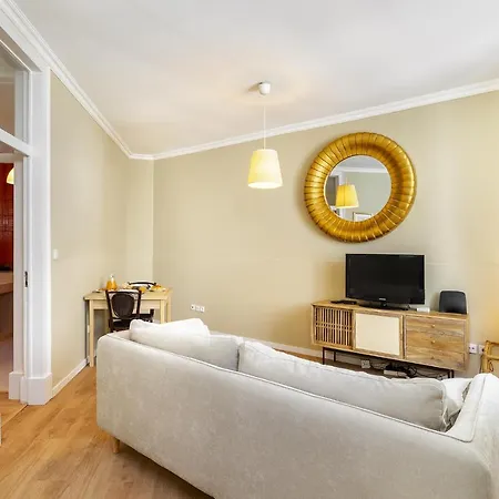 Whome Urban Comfort: 1-br Near Airport & Train Station Apartamento Lisboa