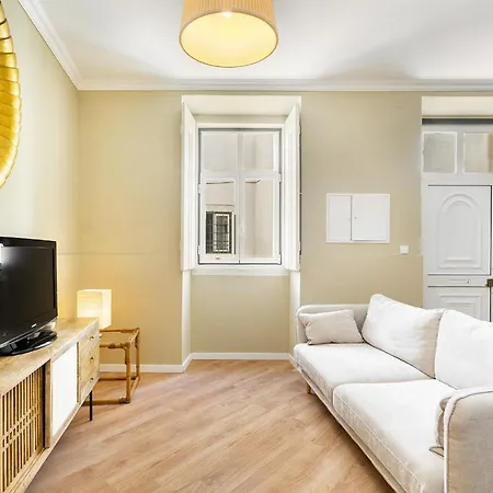 Whome Urban Comfort: 1-br Near Airport & Train Station Apartamento