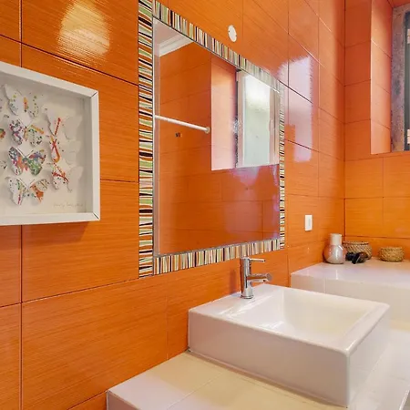 Whome Urban Comfort: 1-br Near Airport & Train Station Lejlighed
