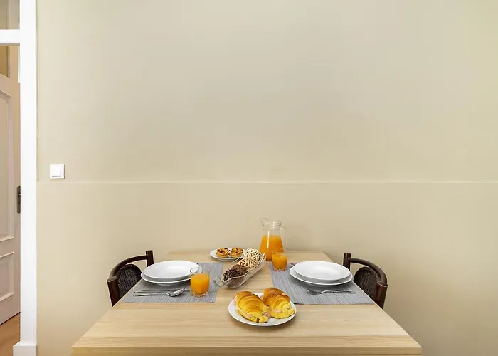 Whome Urban Comfort: 1-br Near Airport & Train Station Lejlighed *