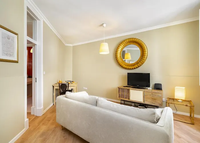 Whome Urban Comfort: 1-br Near Airport & Train Station Lejlighed Lisboa