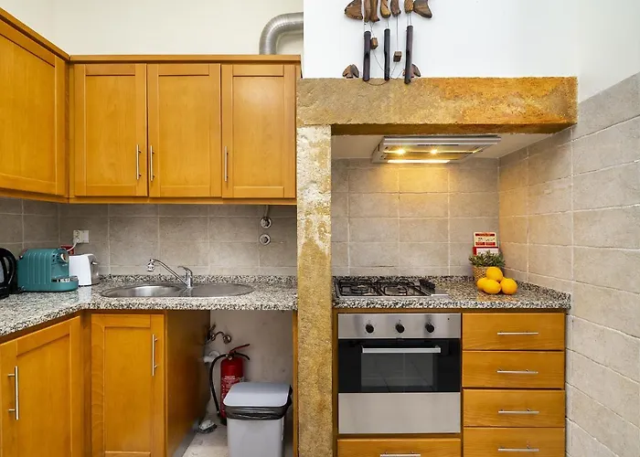 Whome Urban Comfort: 1-br Near Airport & Train Station Lejlighed Lisboa