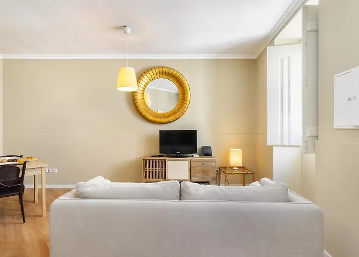 Whome Urban Comfort: 1-br Near Airport&train Station Apartman *